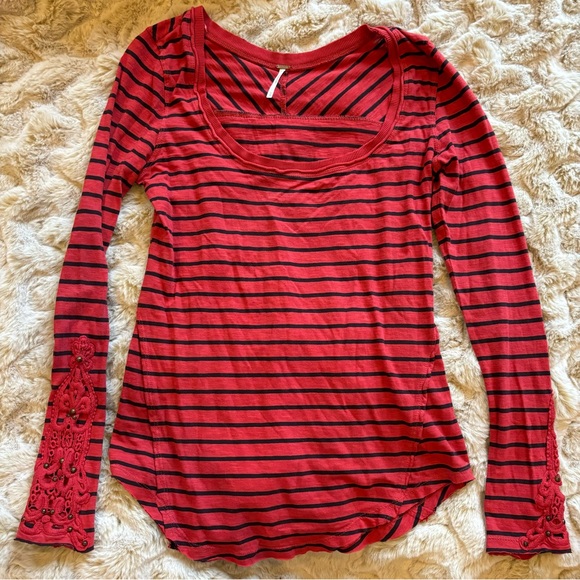 Free People Hard Candy Shirt Medium Red Striped Crochet Cuff Scoop Neck Top - Picture 2 of 9